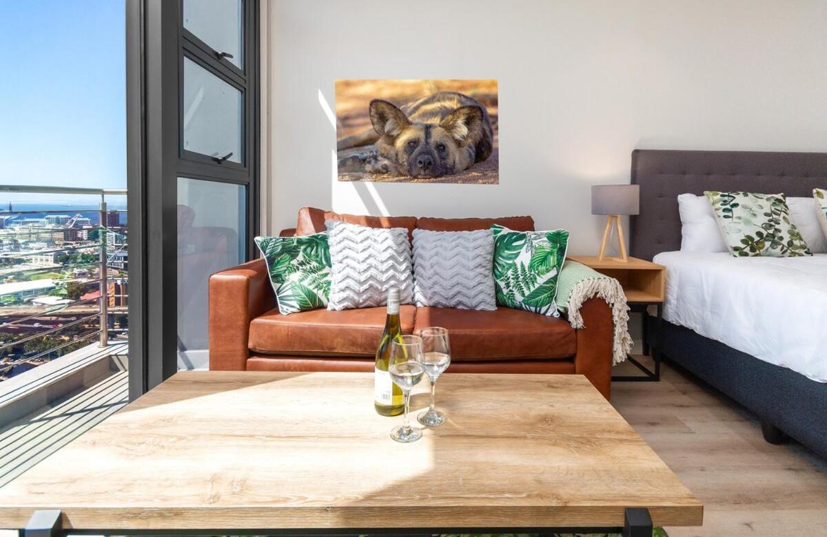 Apartment Breathtaking Skyline Haven *