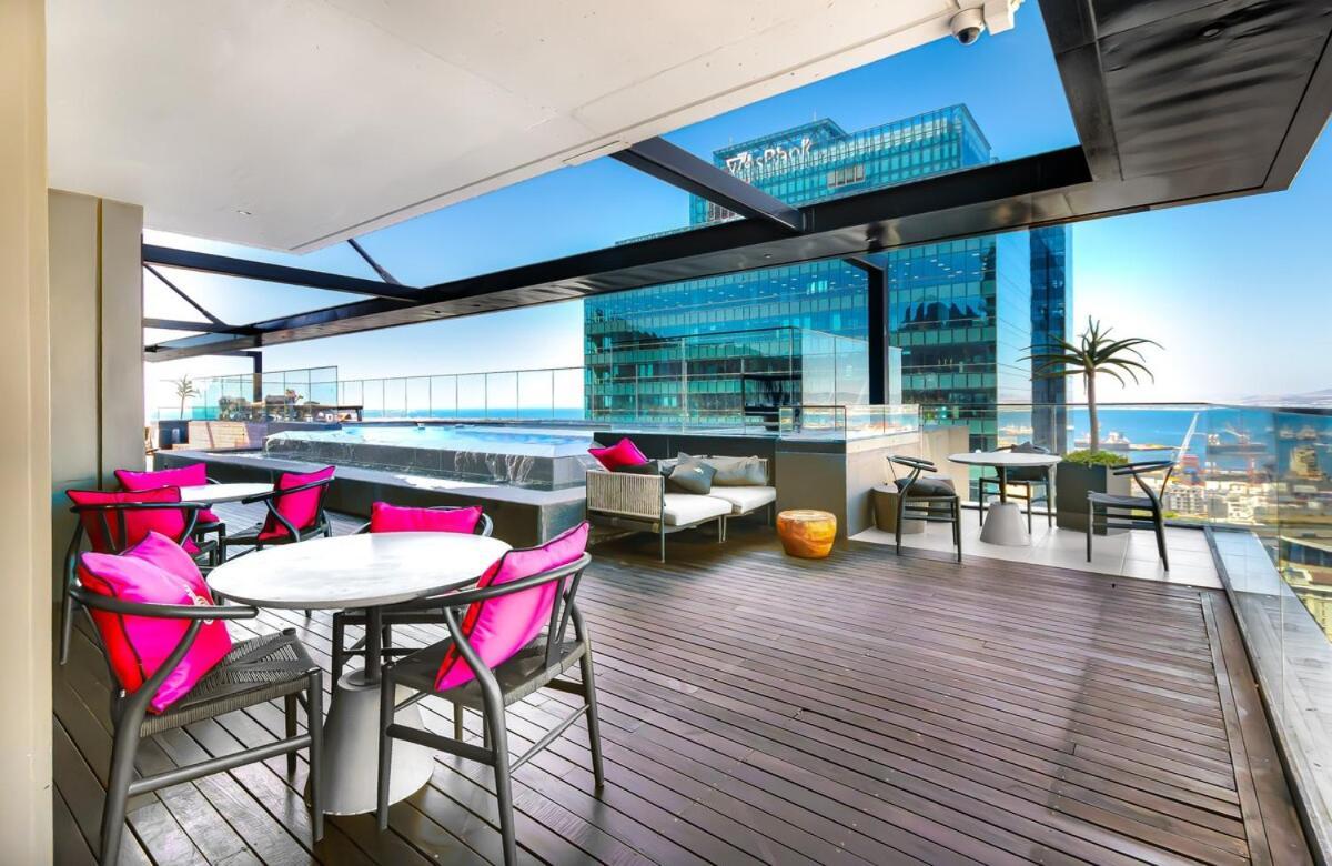 Breathtaking Skyline Haven *